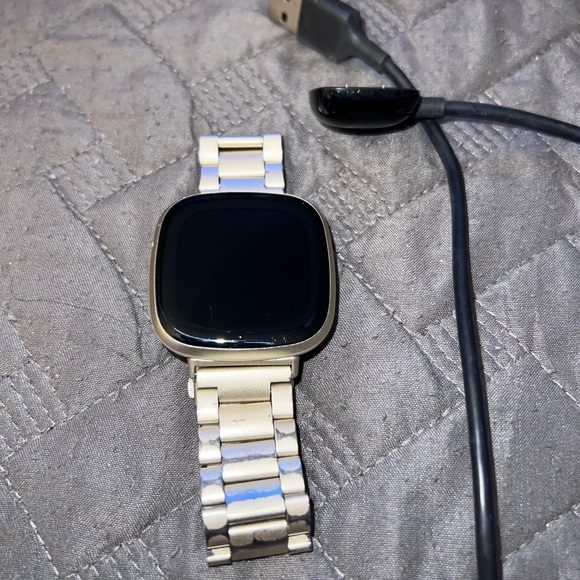 Fitbit Versa 3 - Picture 1 of 1